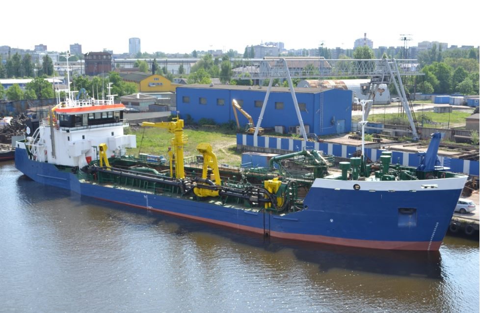 Trailing suction hopper dredger