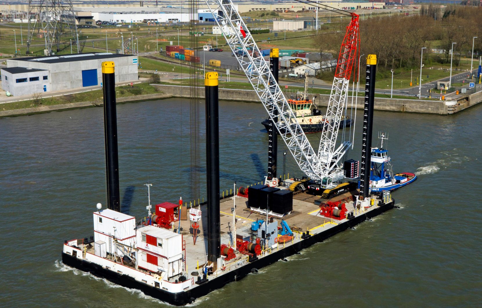 SPUDRAISING BARGE FOR CHARTER / 55 x 24m / 600t Crane