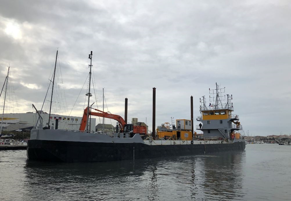 dump scow propelled