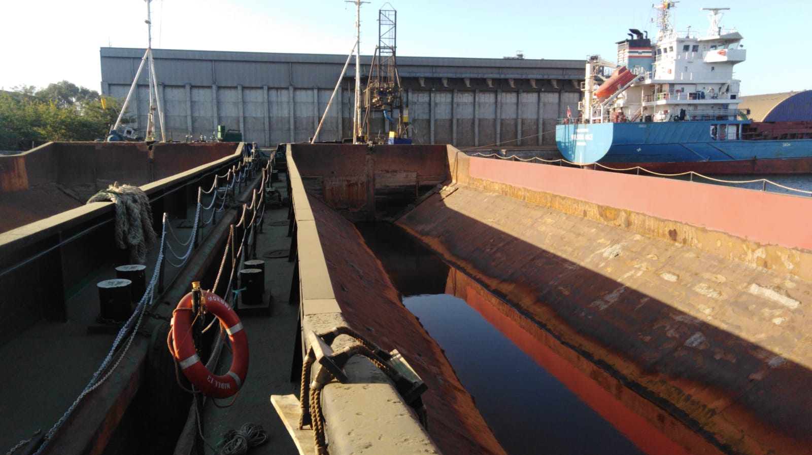 splitbarge for charter