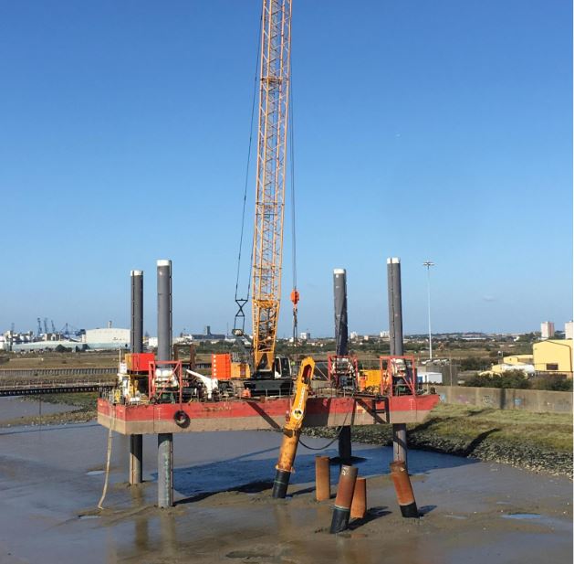 pontoon jacked-up on 4 legs with crane