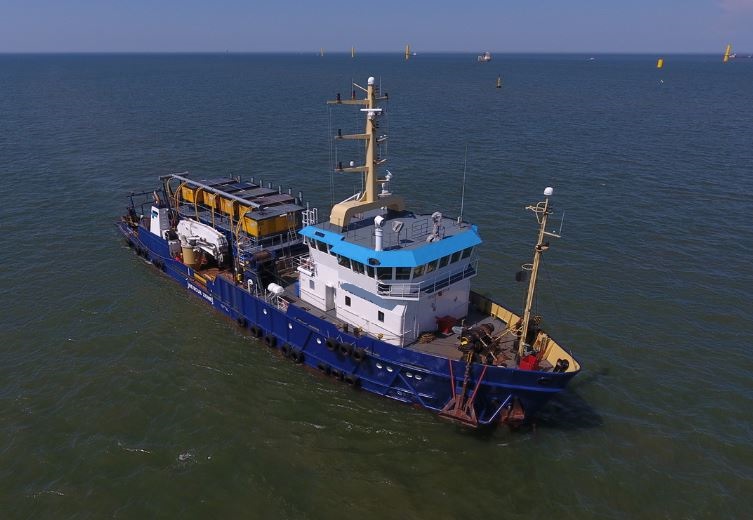 Dive support vessel workboat