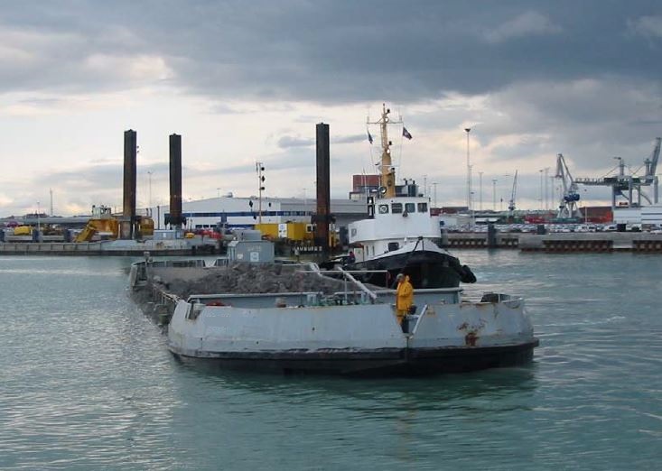 non-propelled split hopper barge