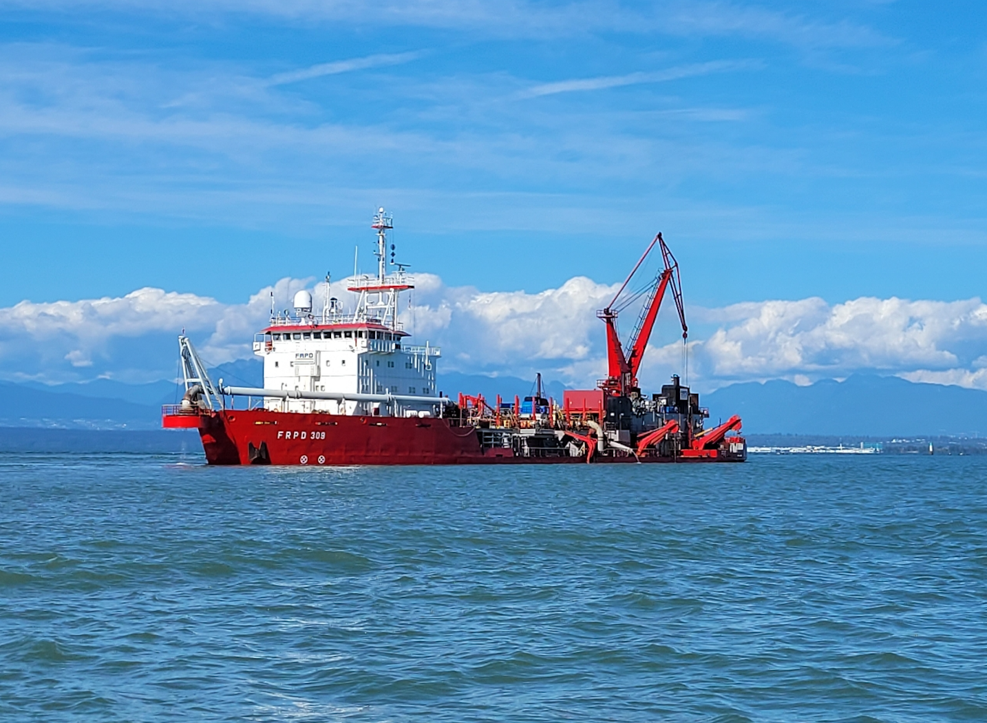 Trailing suction hopper dredger