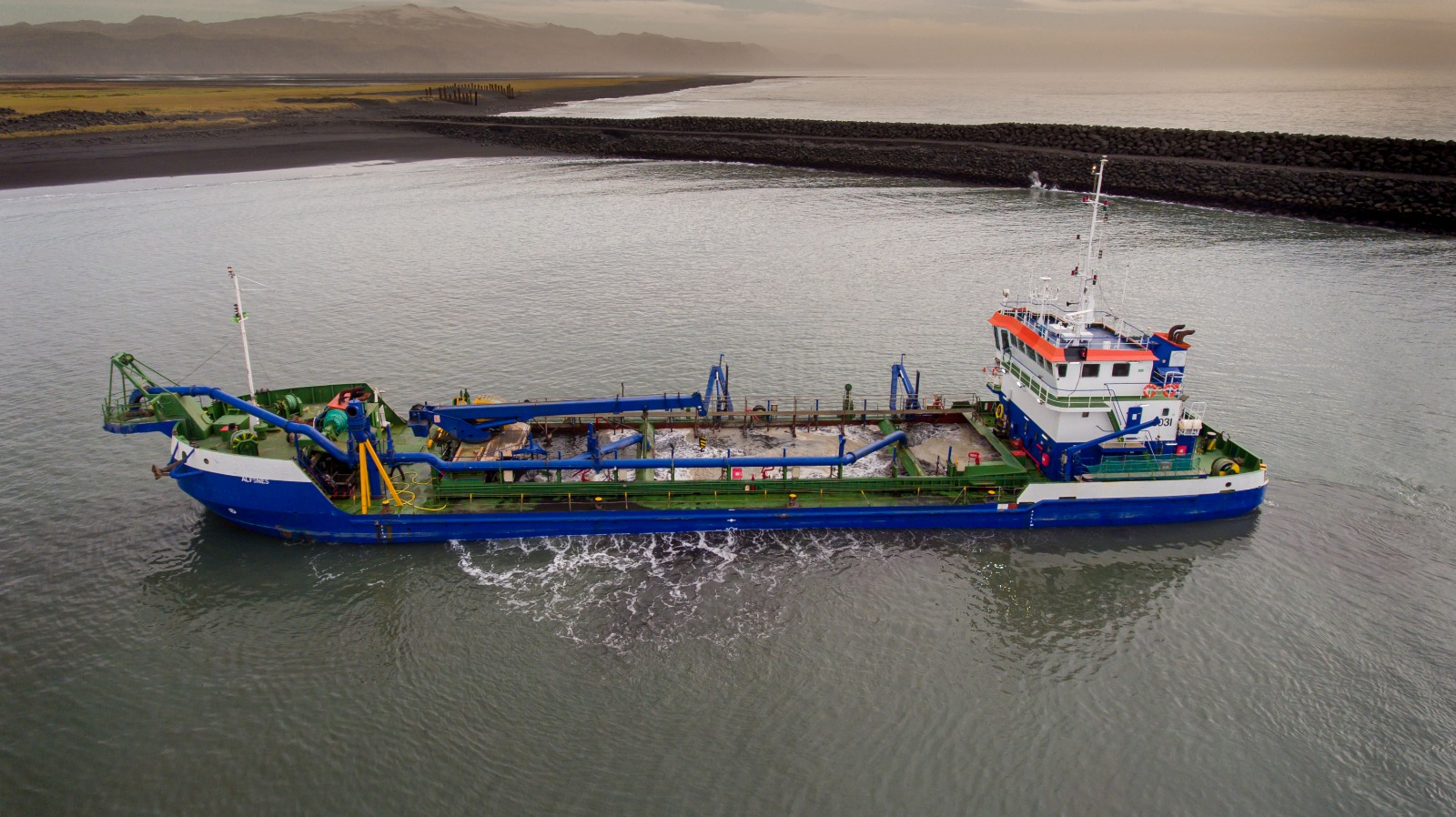 Trailer Hopper Suction Dredger ‘Alfnes’ ex ‘Gigante’ for sale  – 1,300m3; pump ashore