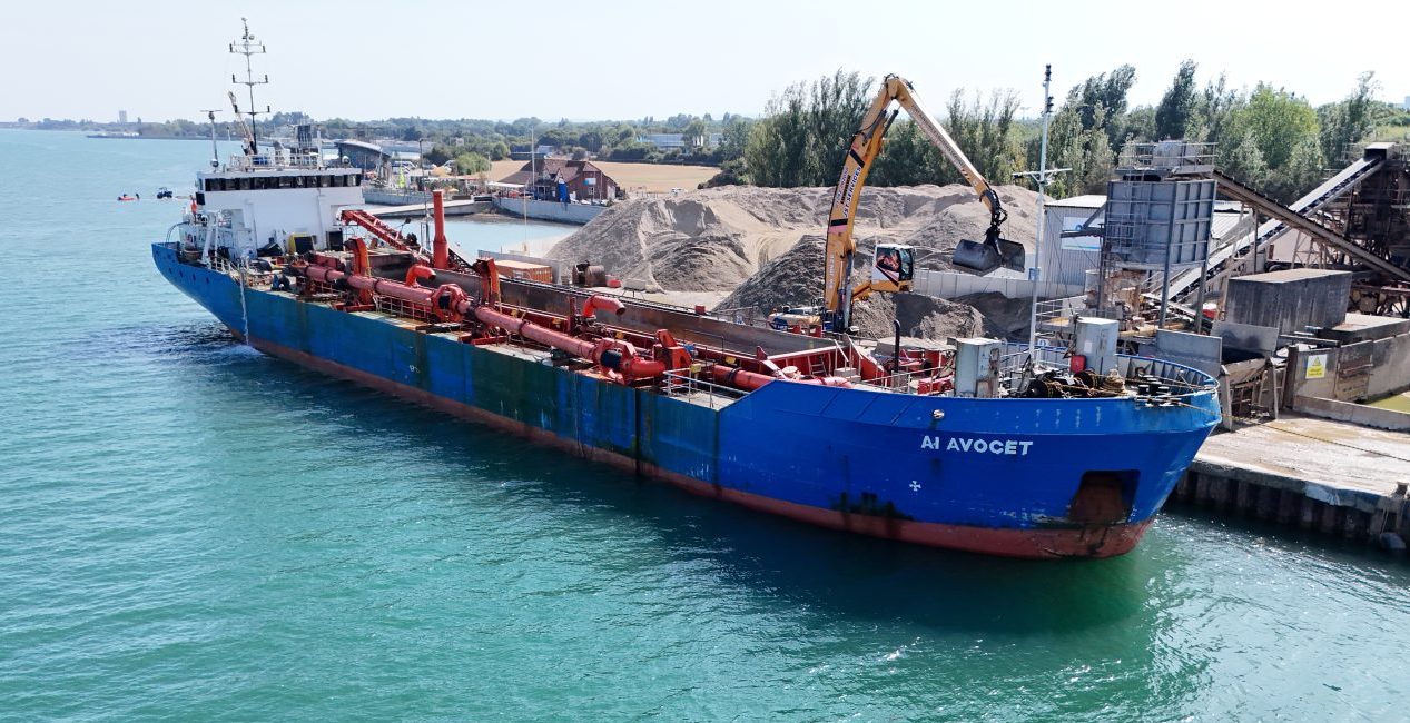 TSHD (aggregate) ‘AI Avocet’ for sale – 1,250m3/DWT 2,360mt; max 25m d.d.